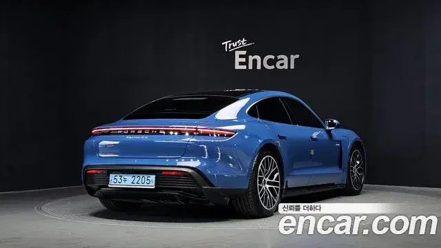 Porsche Taycan 2021 — Photo 13/36