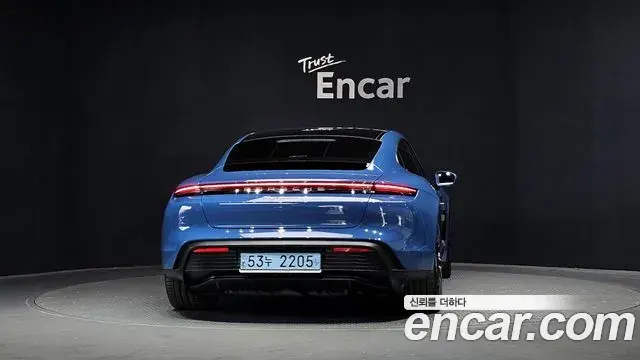 Porsche Taycan 2021 — Photo 19/36