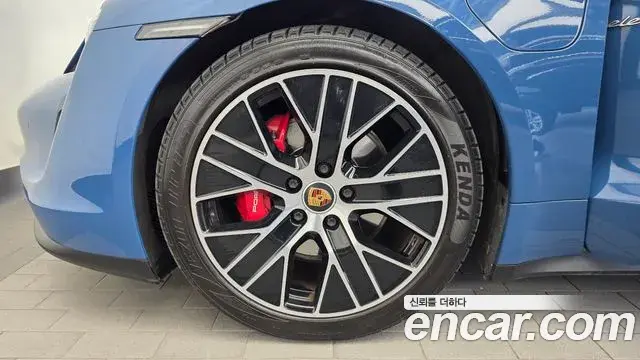 Porsche Taycan 2021 — Photo 35/36