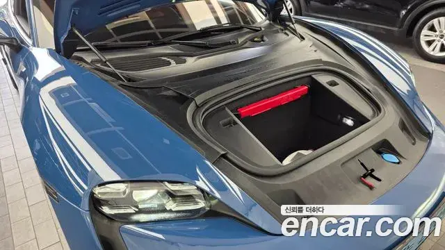 Porsche Taycan 2021 — Photo 12/36