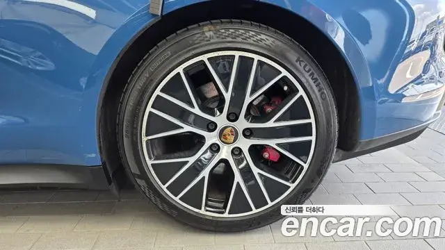 Porsche Taycan 2021 — Photo 21/36