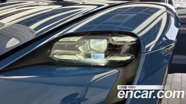 Porsche Taycan 2021 — Photo 33/36