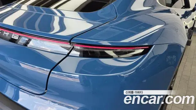 Porsche Taycan 2021 — Photo 28/36