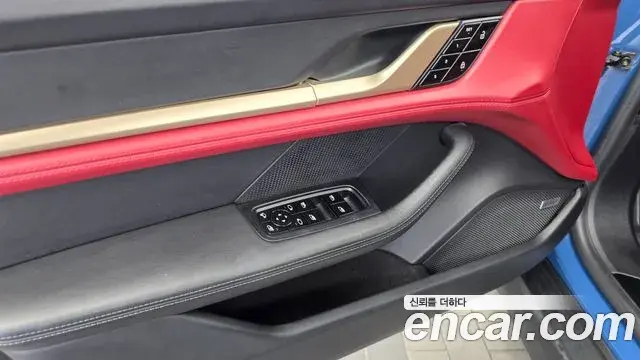 Porsche Taycan 2021 — Photo 10/36