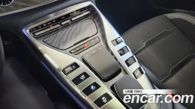 Mercedes-Benz AMG GT 2025 — Фото 18/19
