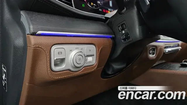Mercedes-Benz GLE-Class 2023 — Фото 17/20