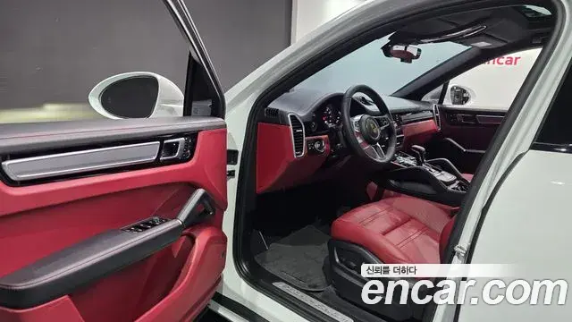Porsche Cayenne 2023 — Photo 8/20