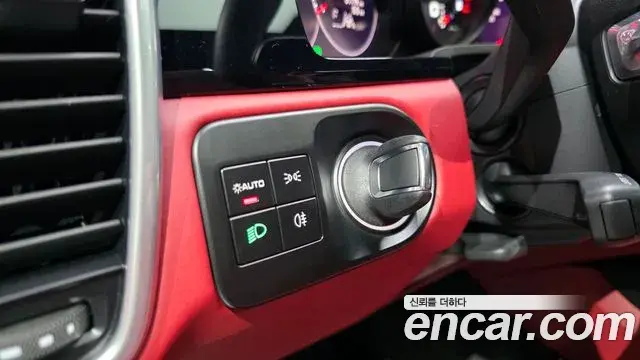 Porsche Cayenne 2023 — Photo 2/20