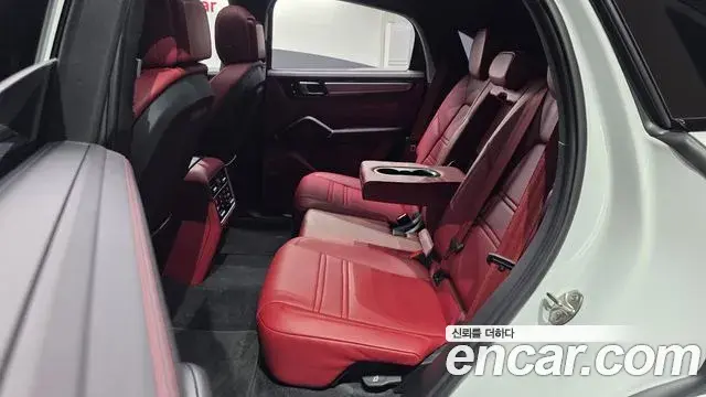 Porsche Cayenne 2023 — Photo 18/20