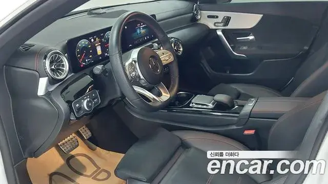 Mercedes-Benz CLA-Class 2023 — Photo 12/17