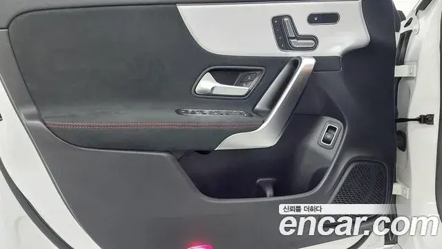 Mercedes-Benz CLA-Class 2023 — Photo 10/17