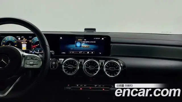 Mercedes-Benz CLA-Class 2023 — Photo 11/17