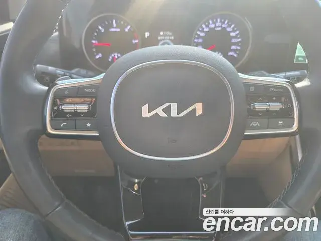 Kia Carnival 2023 — Фото 7/20