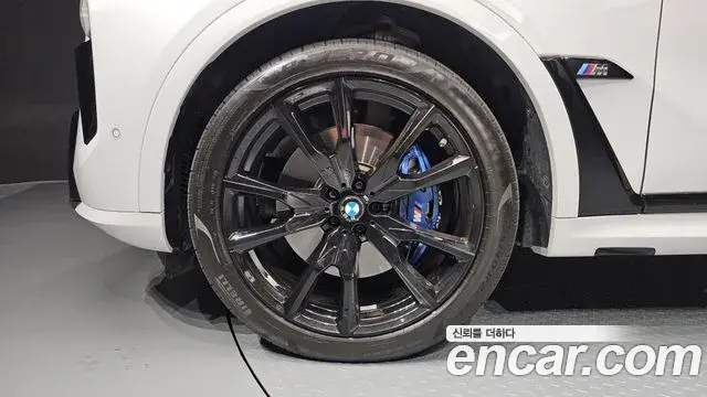 BMW X7 2025 — Photo 17/29