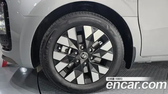 Hyundai Staria 2025 — ფოტო 29/33