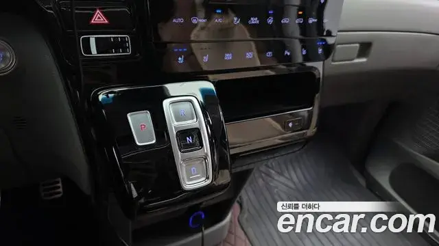 Hyundai Staria 2025 — ფოტო 30/33