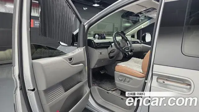 Hyundai Staria 2025 — ფოტო 25/33
