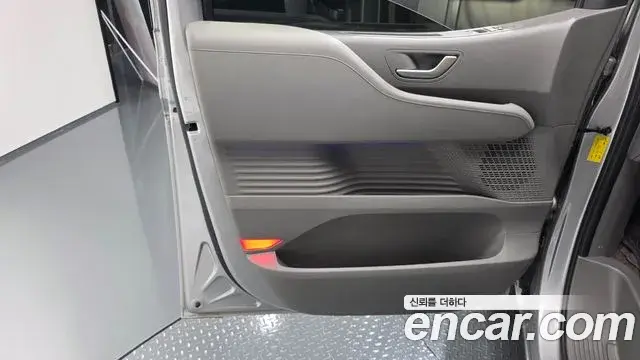 Hyundai Staria 2025 — ფოტო 17/33