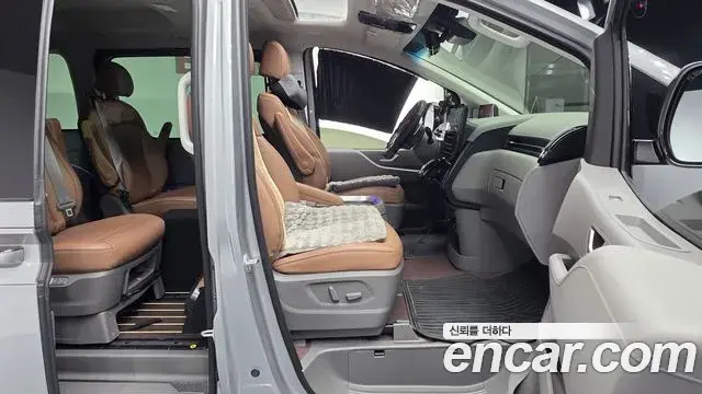 Hyundai Staria 2025 — ფოტო 26/33