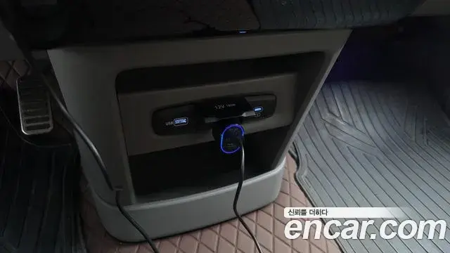 Hyundai Staria 2025 — ფოტო 8/33