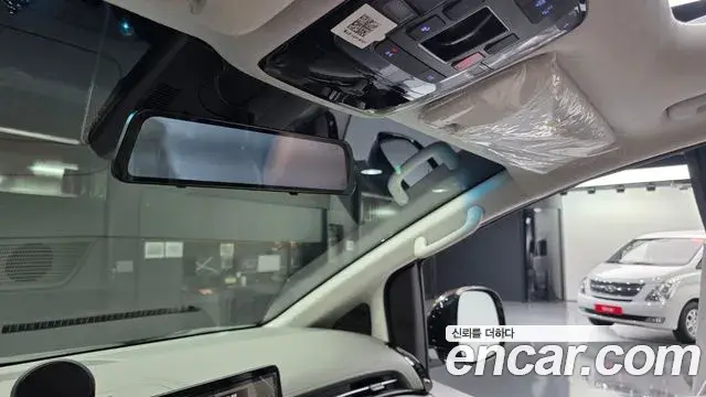 Hyundai Staria 2025 — ფოტო 7/33