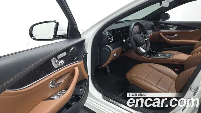 Mercedes-Benz E-Class 2021 — Фото 10/20