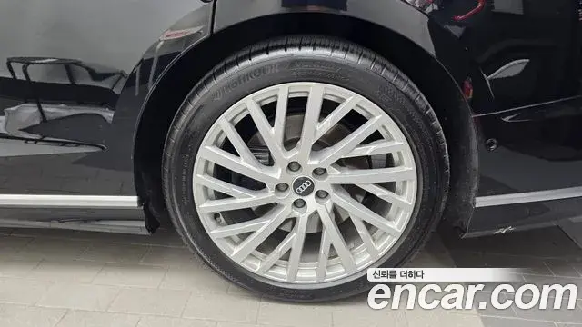 Audi A8 2021 — Şəkil 27/36