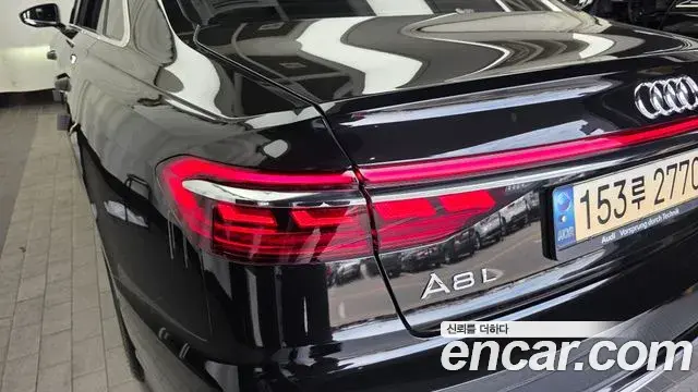 Audi A8 2021 — Şəkil 17/36