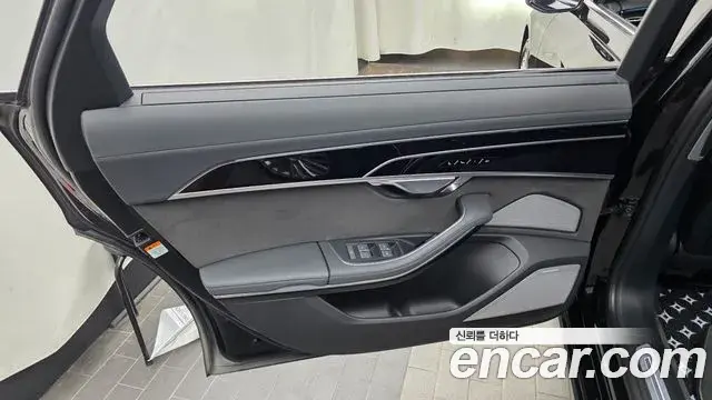 Audi A8 2021 — Şəkil 13/36