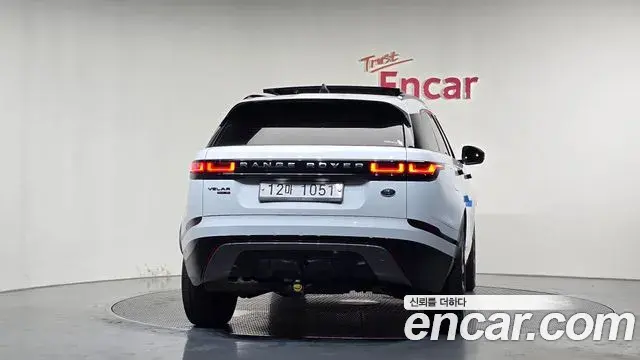 Land Rover Range Rover Velar 2019 — Photo 23/34