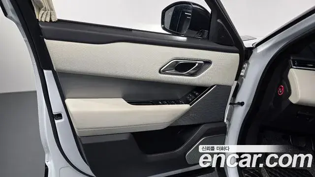 Land Rover Range Rover Velar 2019 — Photo 6/34