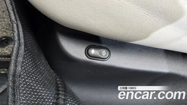 Land Rover Range Rover Velar 2019 — Photo 12/34
