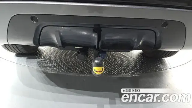 Land Rover Range Rover Velar 2019 — Photo 17/34