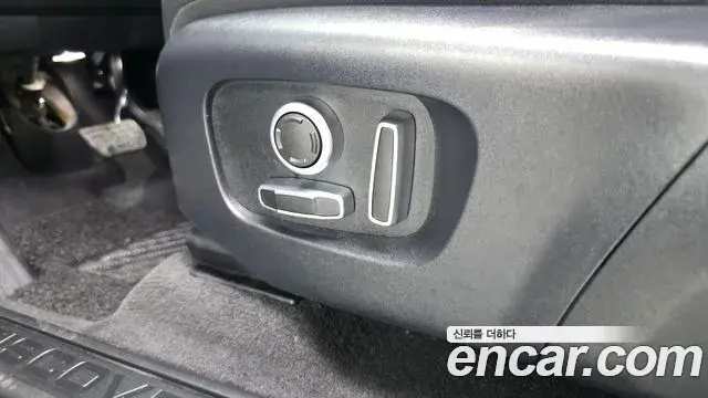 Land Rover Discovery Sport 2022 — ფოტო 1/32