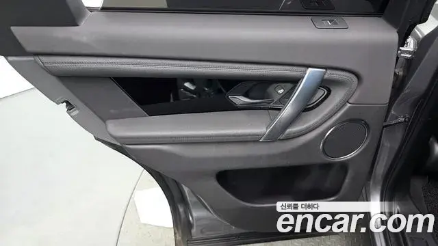 Land Rover Discovery Sport 2022 — ფოტო 24/32