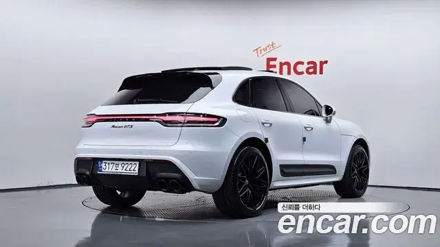 Porsche Macan 2023 — Photo 28/35