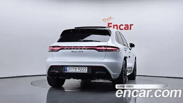 Porsche Macan 2023 — Photo 17/35