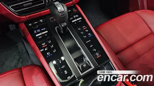 Porsche Macan 2023 — Photo 5/35