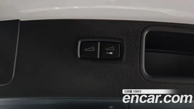Porsche Macan 2023 — Photo 32/35