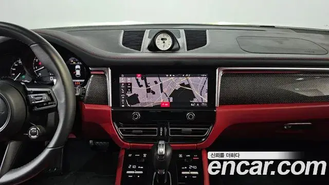 Porsche Macan 2023 — Photo 7/35