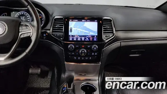 Jeep Grand Cherokee 2019 — Фото 14/20