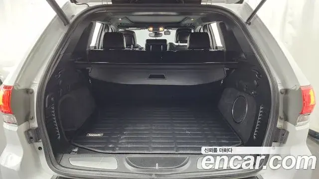 Jeep Grand Cherokee 2019 — Фото 20/20