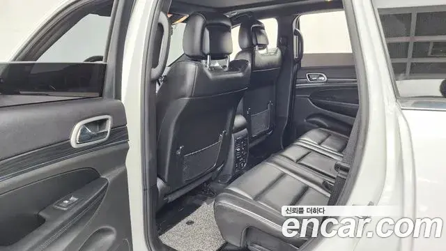 Jeep Grand Cherokee 2019 — ფოტო 8/34