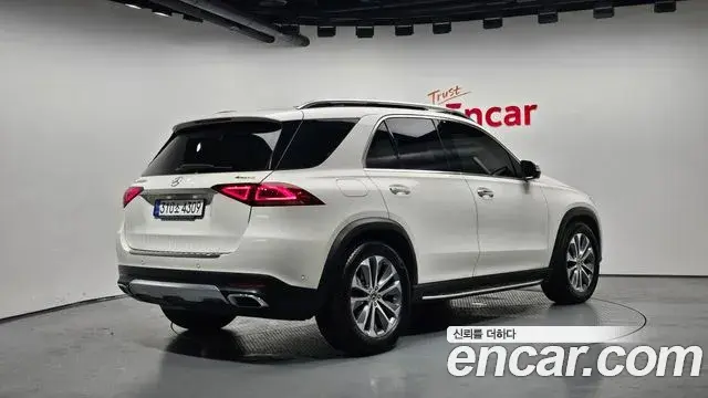 Mercedes-Benz GLE-Class 2022 — Photo 2/20