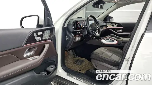 Mercedes-Benz GLE-Class 2022 — Photo 9/20