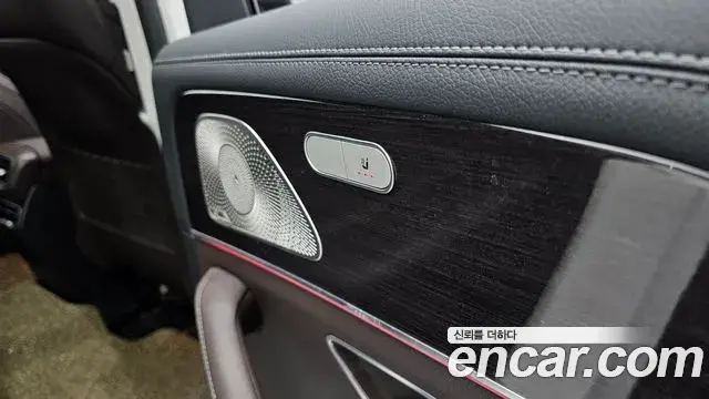 Mercedes-Benz GLE-Class 2022 — Photo 19/20