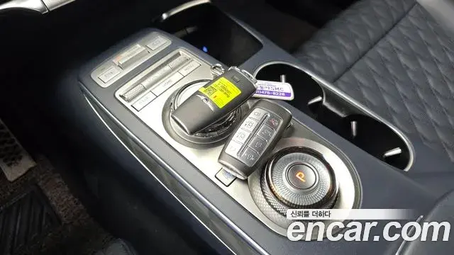 Genesis GV70 2022 — ფოტო 16/20