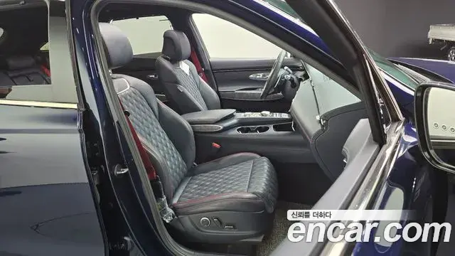 Genesis GV70 2022 — ფოტო 18/20
