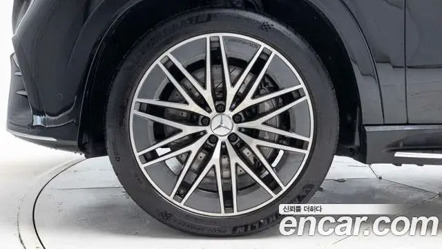 Mercedes-Benz GLE-Class 2025 — Photo 11/20