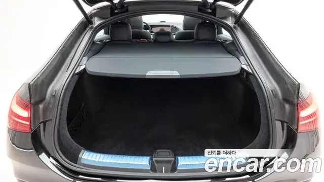 Mercedes-Benz GLE-Class 2025 — Photo 16/20